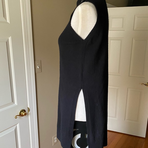 NWT Saks Fifth Avenue 100% Cashmere Sleeveless Mock-neck Sweater High-Low Size S - Picture 3 of 11